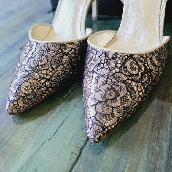 Adrianna Papell Hadleigh Heels - Picture 3 of 7